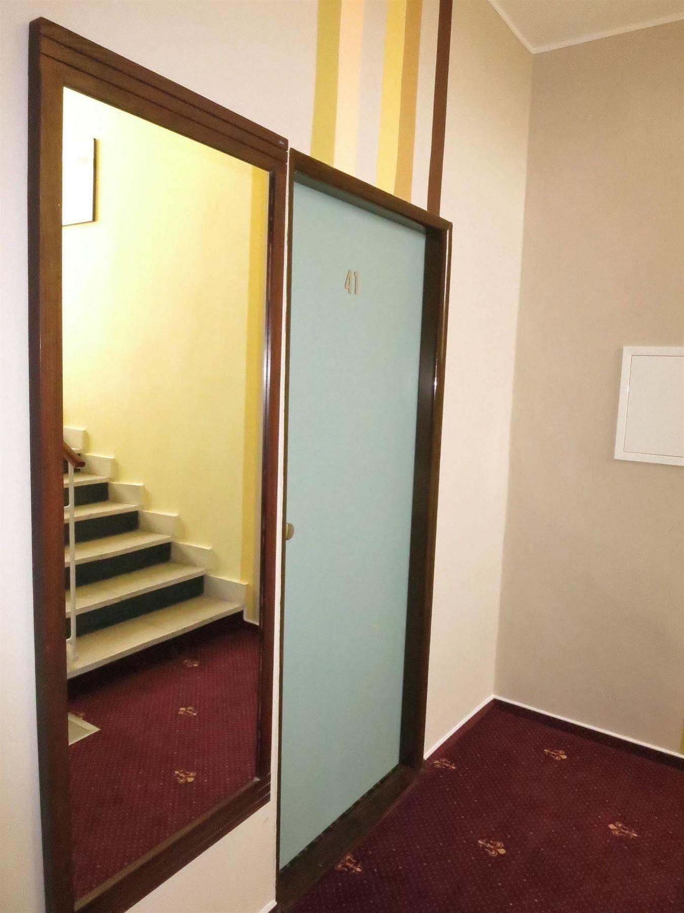 Hotel Mira Inn Prag Eksteriør billede