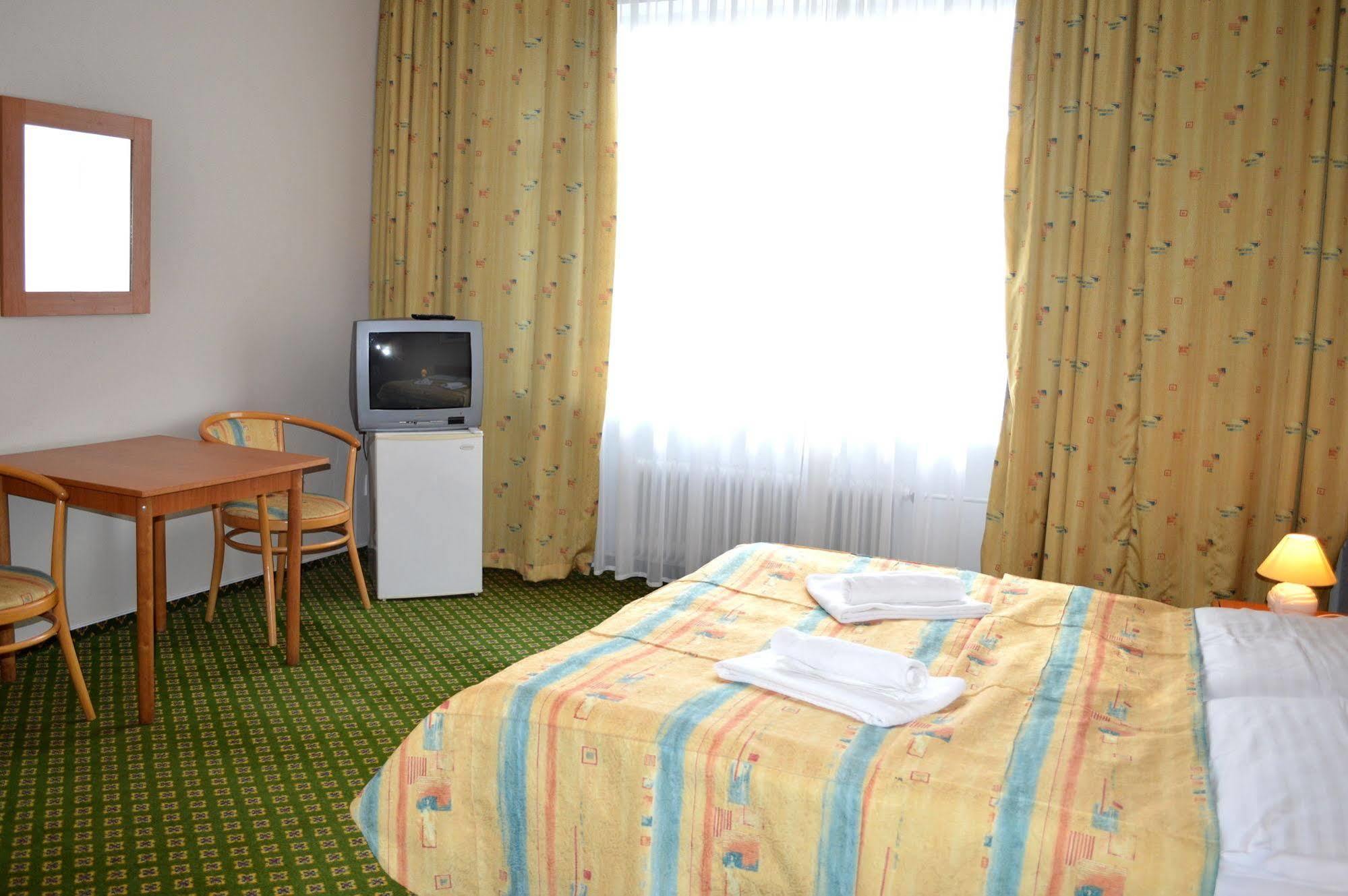 Hotel Mira Inn Prag Eksteriør billede