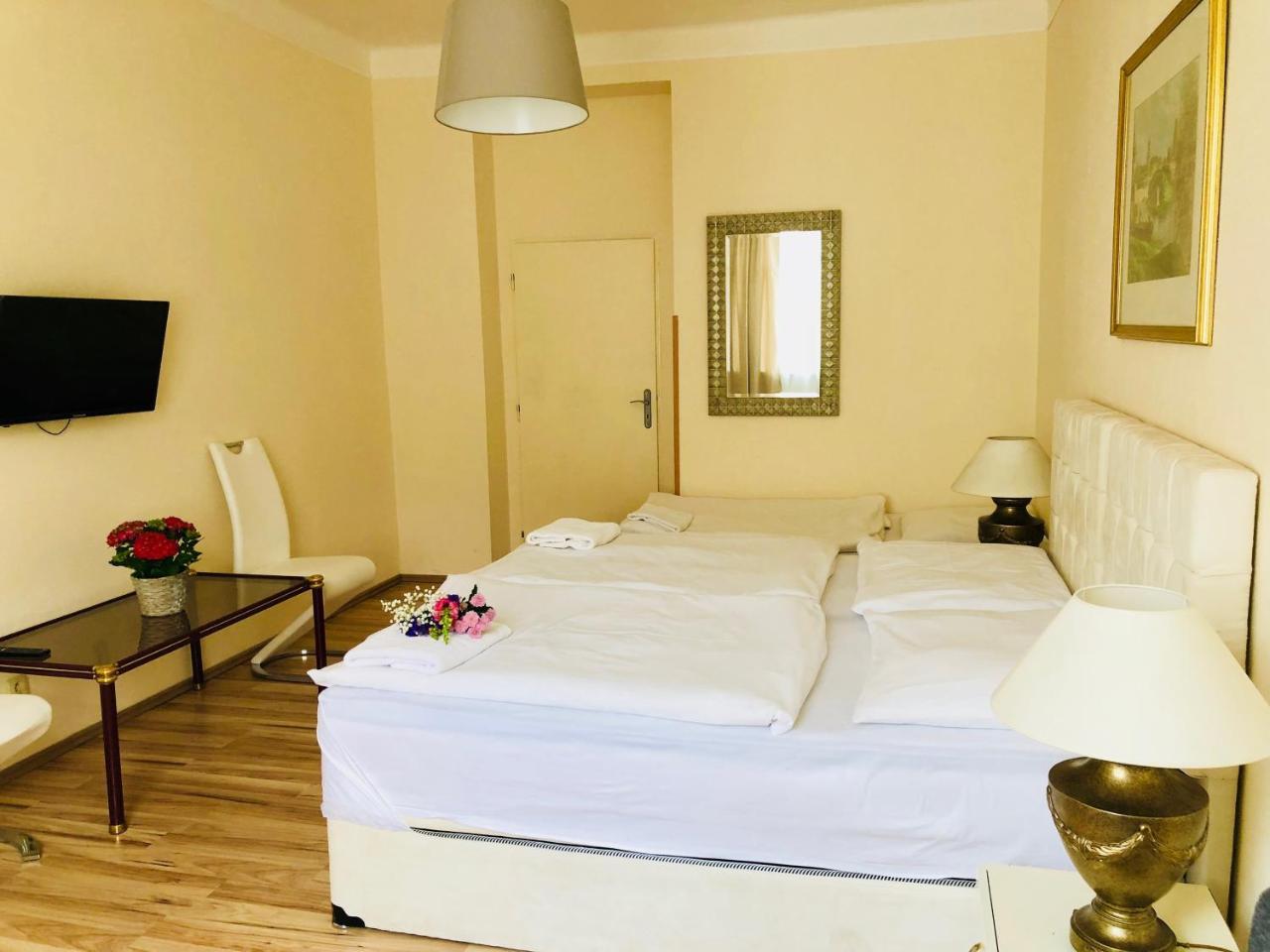 Hotel Mira Inn Prag Eksteriør billede